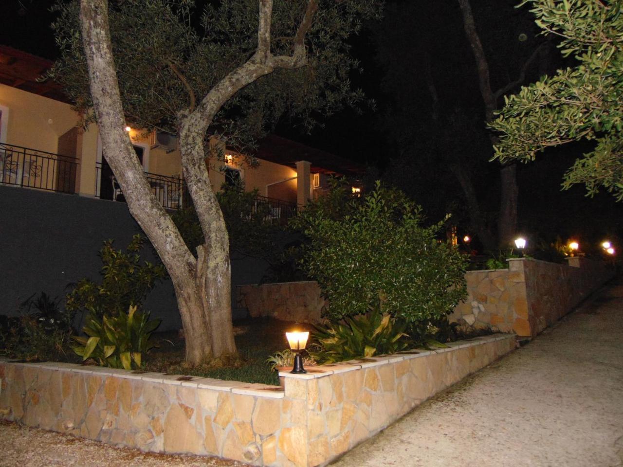 Villa Eleni - Studios เลียปาเดส ภายนอก รูปภาพ