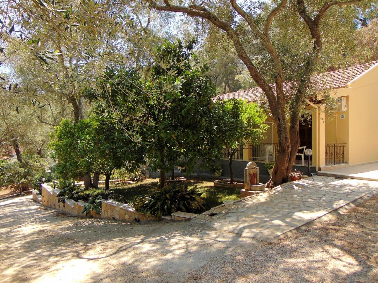 Villa Eleni - Studios เลียปาเดส ภายนอก รูปภาพ